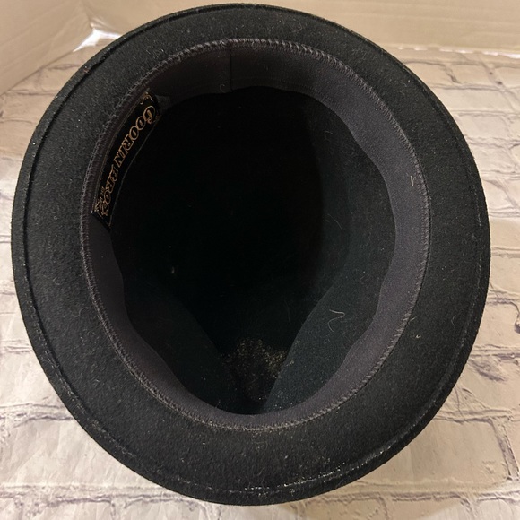 GOORIN BROS. FEDORA WOOL MENS HAT WITH FABRIC BAND AND BUTTON DETAIL - Picture 6 of 7